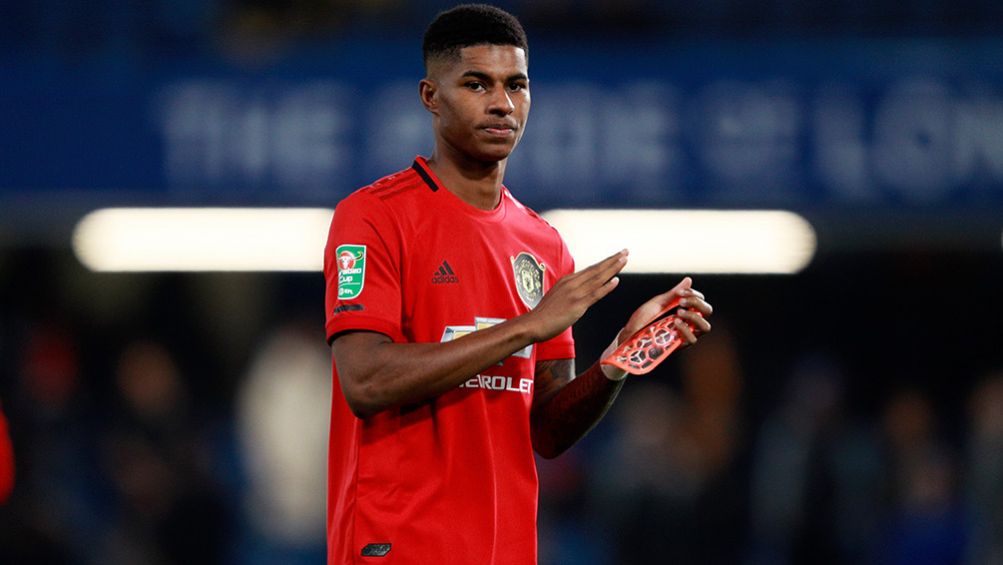 Marcus Rashford aplaude en un juego del Man Utd