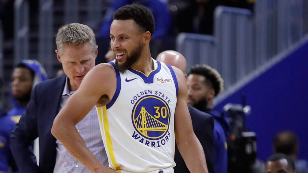 Stephen Curry tras lastimarse en el juego ante Phoenix Suns