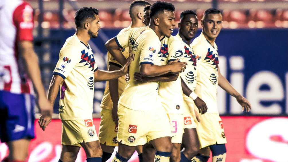 América celebrando su triunfo ante San Luis 