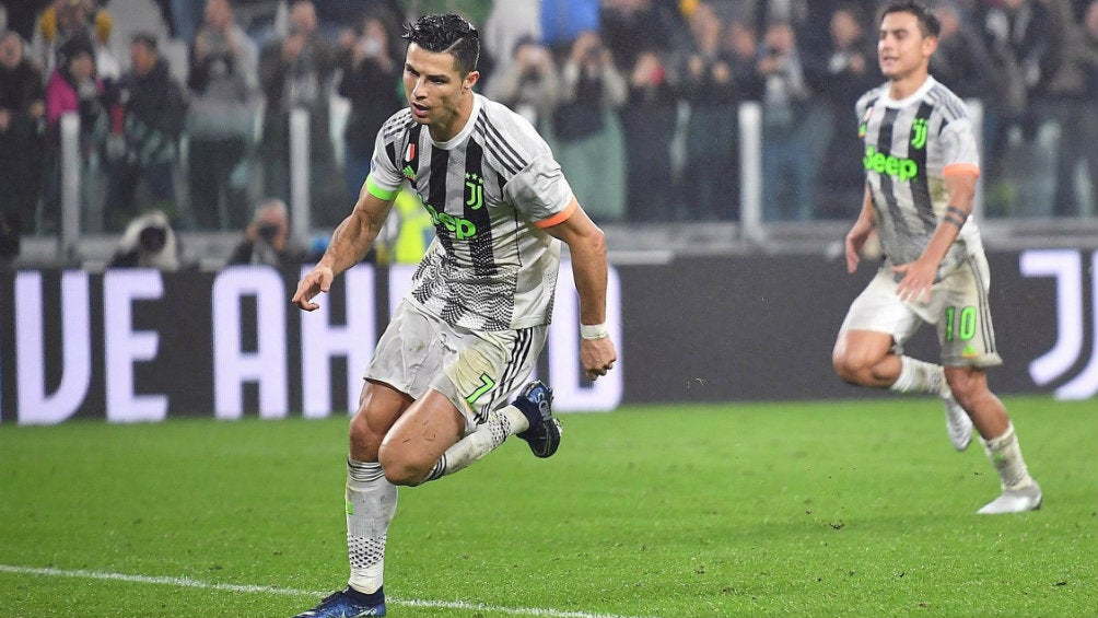 Crisitano Ronaldo con Paulo Dybala en un partido de la Juventus