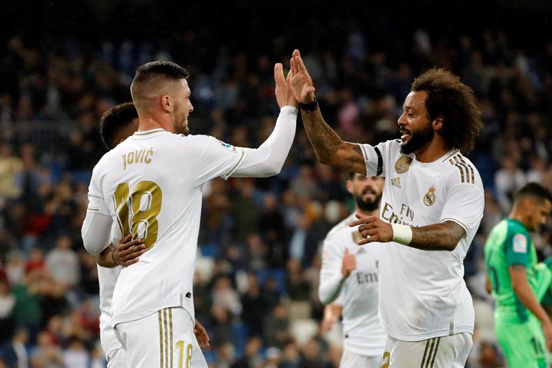 Luka Jovic y Marcelo festejan en un juego del Real Madrid