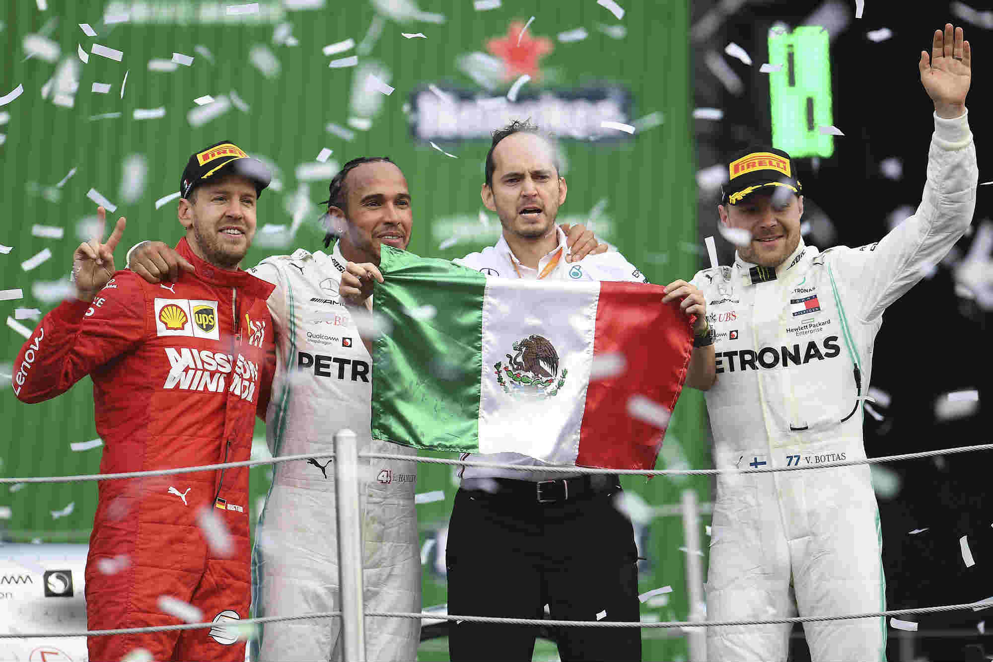 Hamilton celebrando en el GP de México