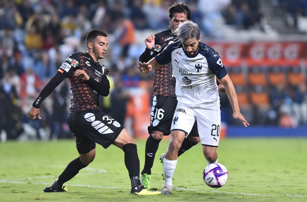 El volante de Rayados en duelo ante el Pachuca