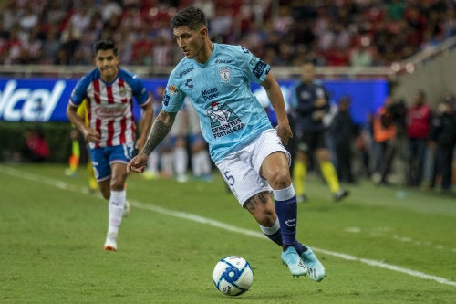 Víctor Guzmán durante un partido del Pachuca