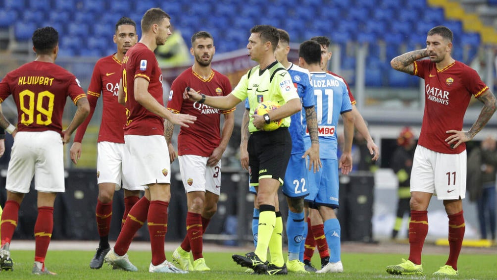 El silbante Gianluca Rocchi detuvo las acciones del juego