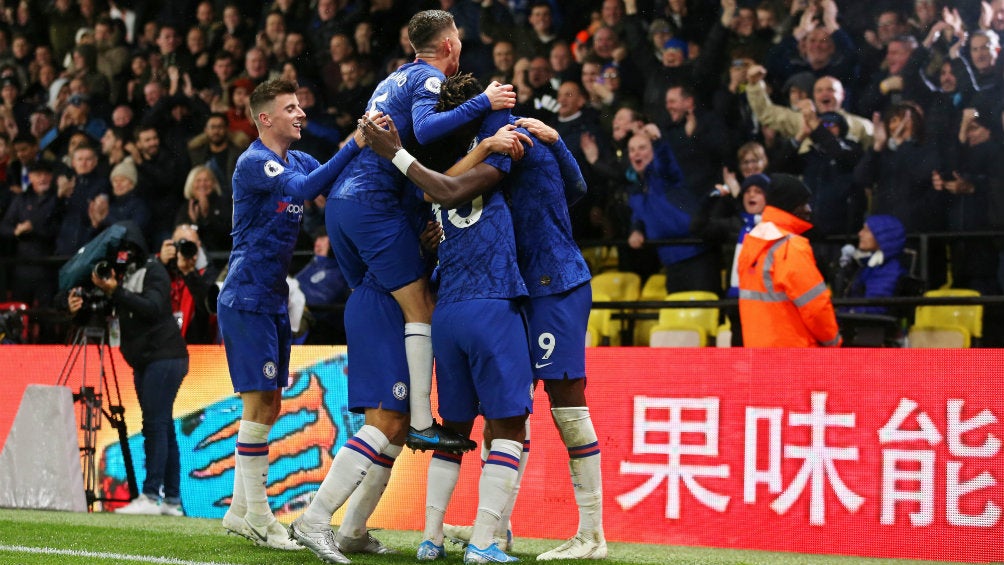 Jugadores del Chelsea festejan anotación ante el Watford