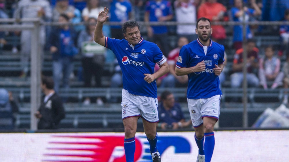 Carlos Hermosillo en el partido de leyendas Cruz Azul vs América 2018