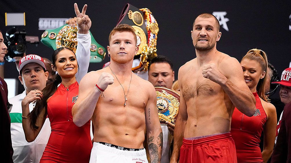 Canelo y Kovalev durante la ceremonia de pesaje