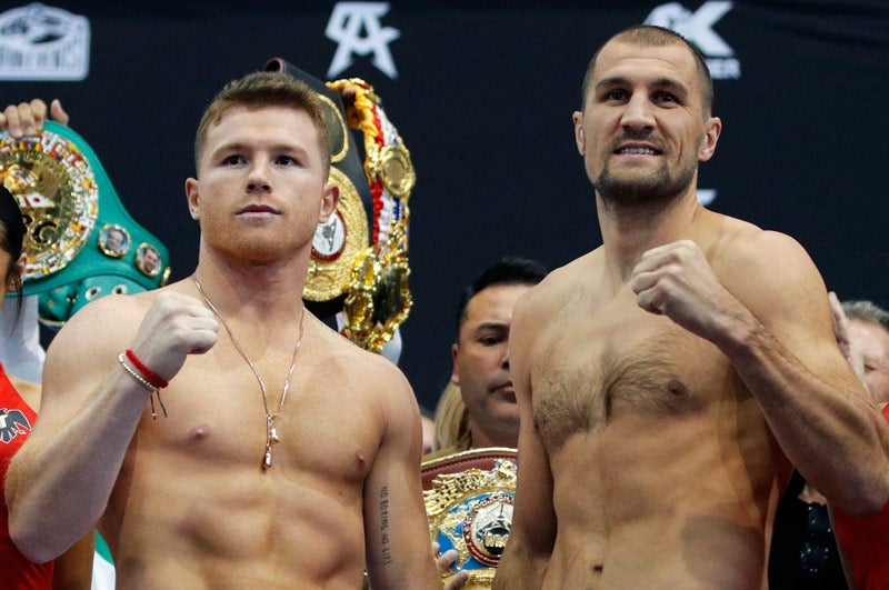 Canelo y Sergey Kovalev, en la ceremonia de pesaje