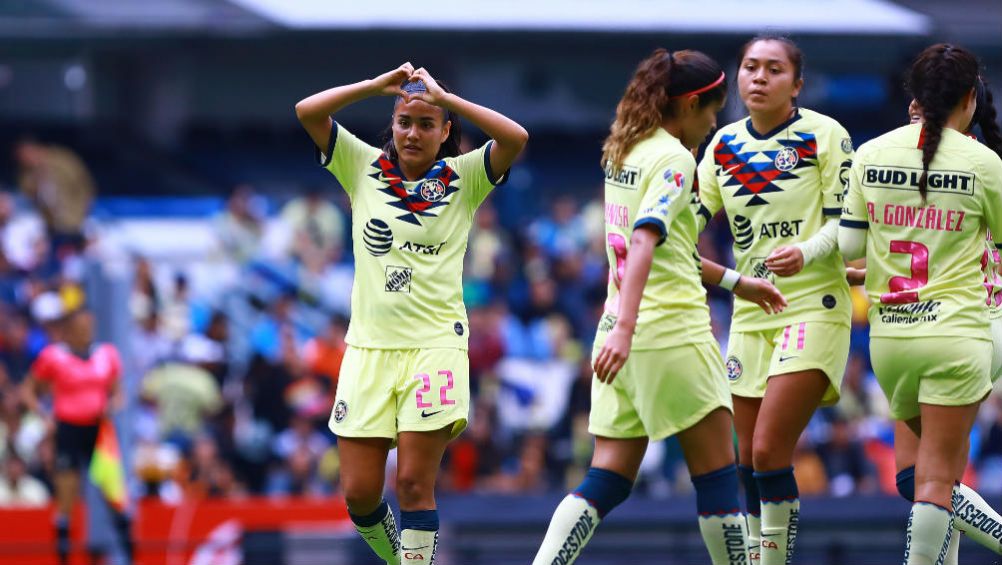 Alexia Villanueva, en festejo de gol con América