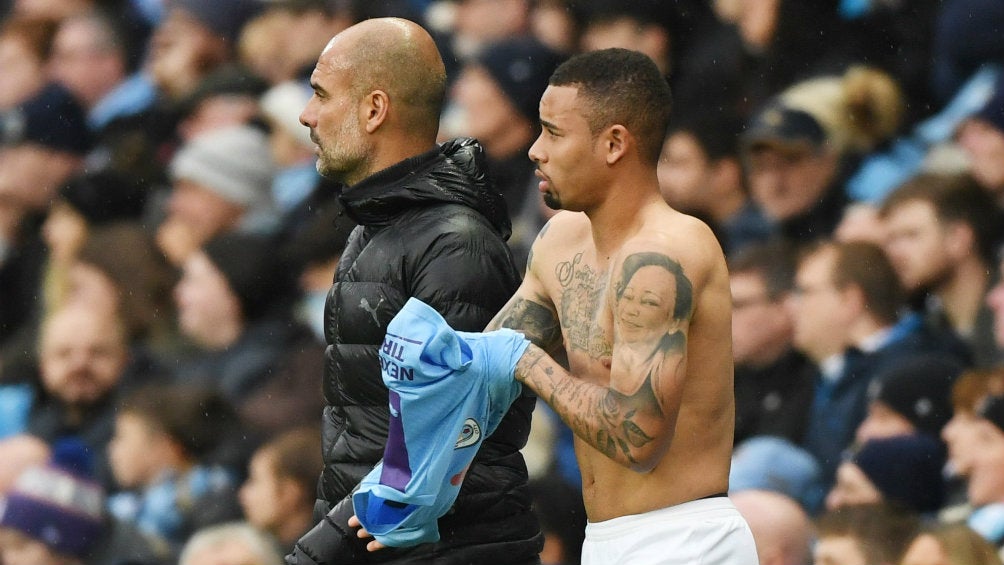 Gabriel Jesus con Pep Guardiola en un partido del Manchester City