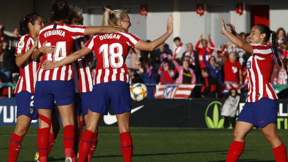 Charlyn Corral celebrando su anotación con Atlético de Madrid