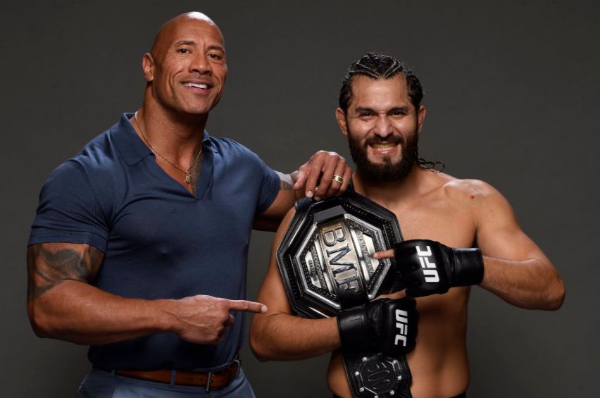 Jorge Masvidal y The Rock Johnson con el cinturón 'BMF'