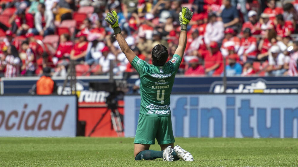 Toño durante el juego de Chivas ante Toluca