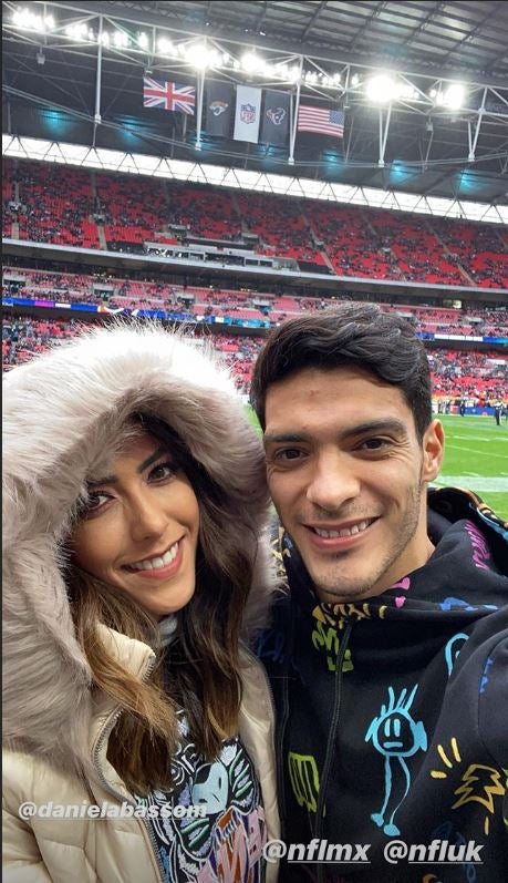 Raúl Jiménez y Daniela Basso en la NFL