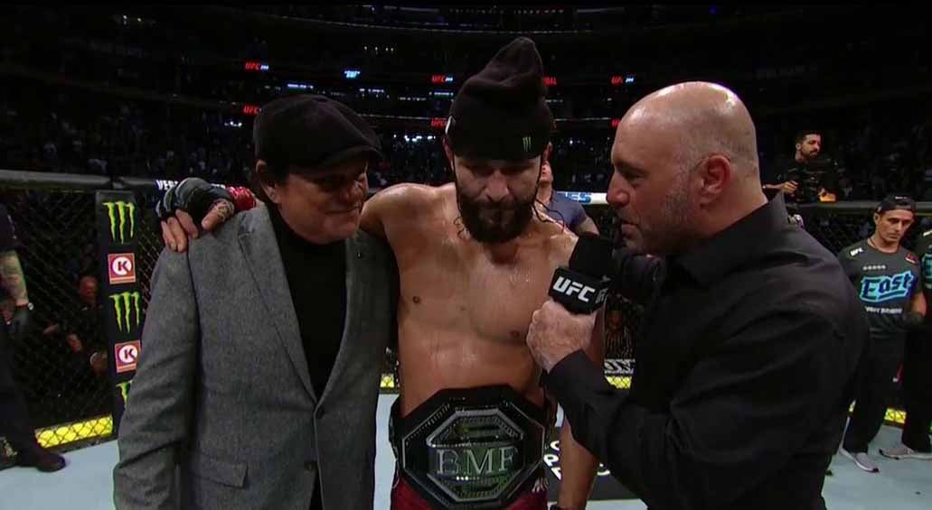 Masvidal y Dana White (der) tras la batalla  