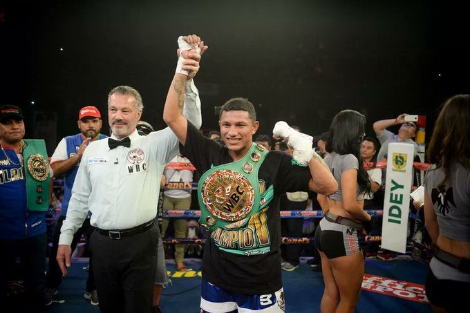  Miguel Berchelt superó a  Jason Sosa 