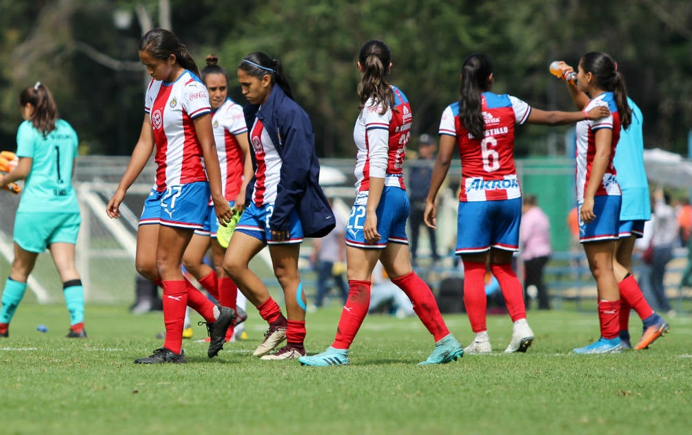 Jugadoras de Chivas Femenil en el partido contra Pumas