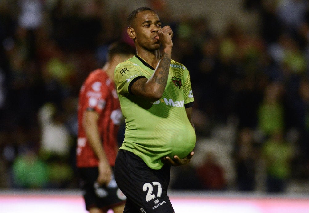 Diego Rolán festeja su tanto de penatli