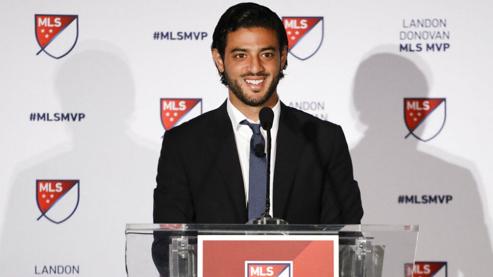 Carlos Vela en ceremonia de premiación