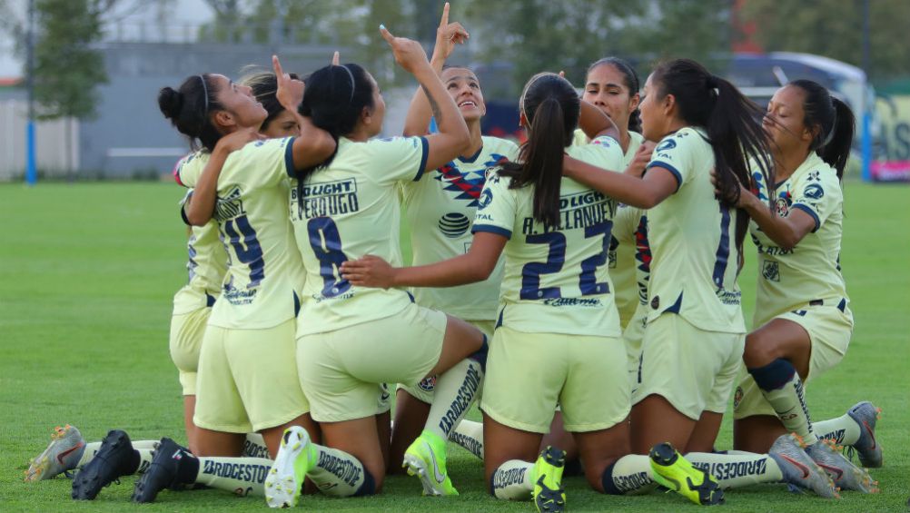 América festejando su anotación con dedicatoria