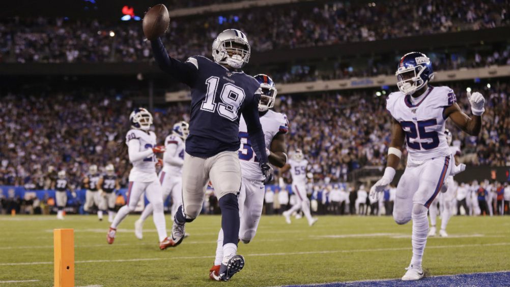 Amari Cooper anota un touchdown contra los Giants