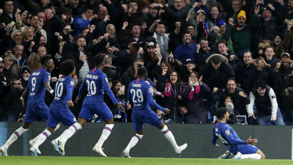 Reece James festejando el cuarto gol del Chelsea ante Ajax