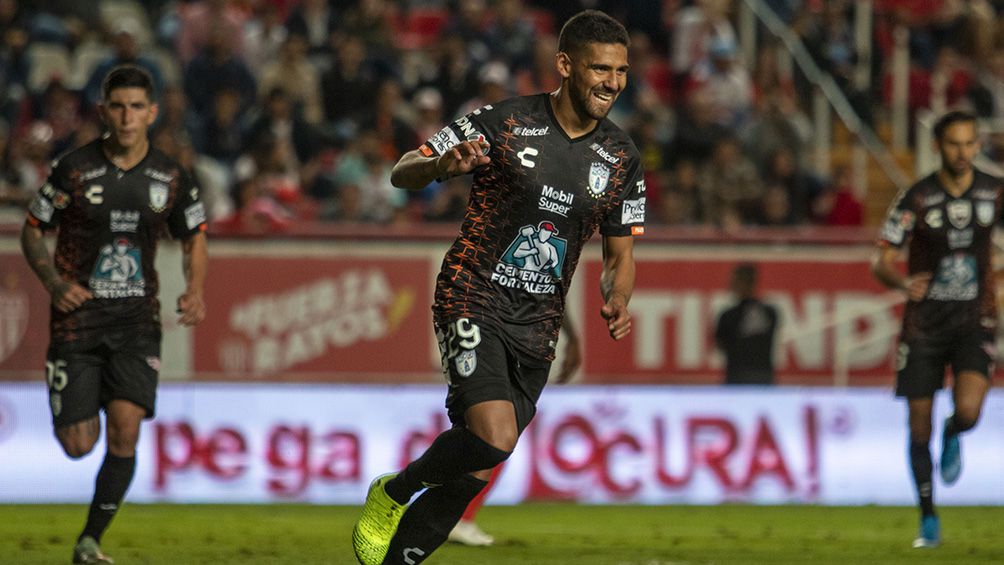 Franco Jara celebra su gol contra Necaxa