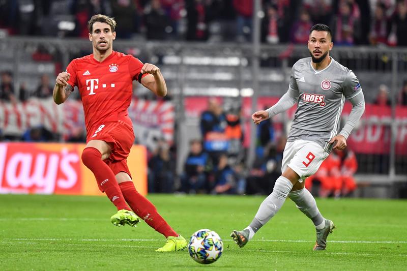 Javi Martínez y Guerrero tras una acción en el campo