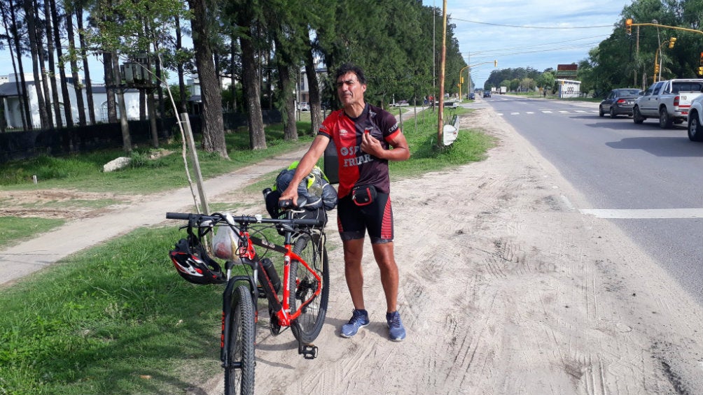 Jorge Nini partió este miércoles rumbo a Asunción en bicicleta