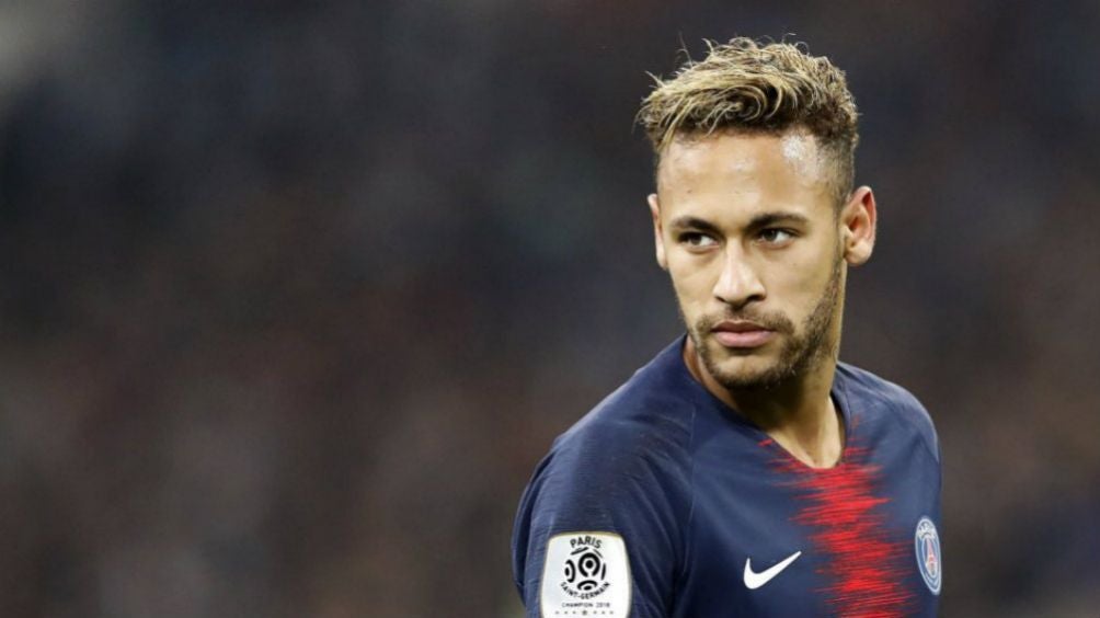 Neymar jugando con PSG