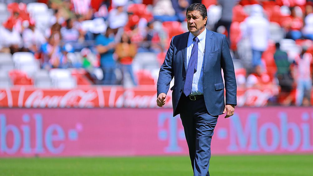 Luis Fernando Tena en un partido con Chivas