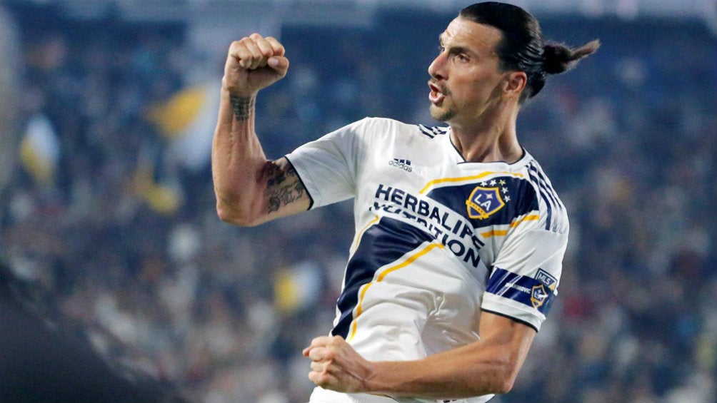 Zlatan celebrando gol con Los Ángeles Galaxy