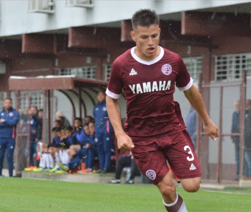 Bernabei en un juego del Lanús