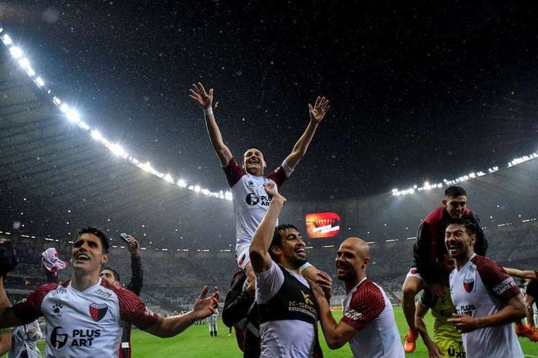 Los jugadores de Colón festeja el pase a la Final de la Sudamericana