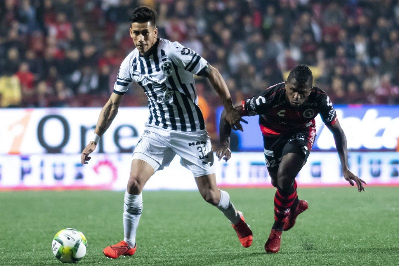 Maximiliano Meza y Miller Bolaños en partido