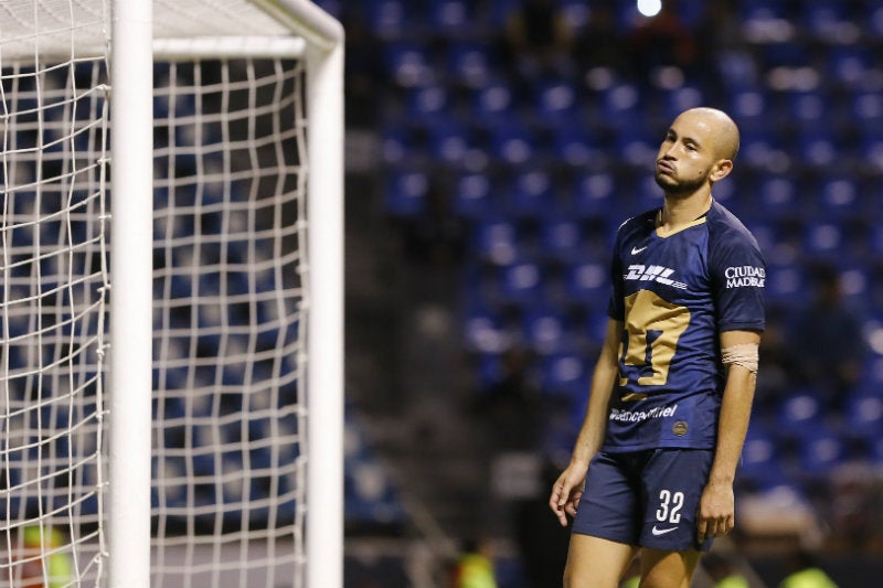 Carlos González en partido ante Puebla