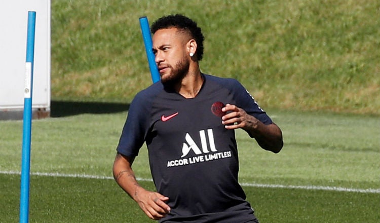 Neymar en un entrenamiento con el PSG