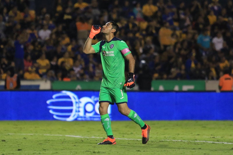 Corona en un juego de Cruz Azul 