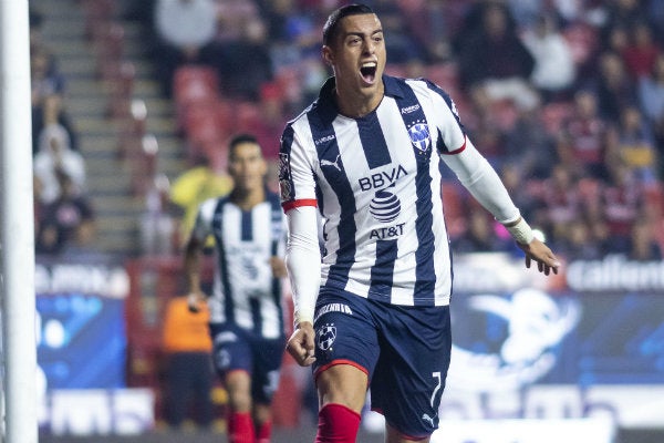 Rogelio Funes Mori celebrando una anotación con Rayados