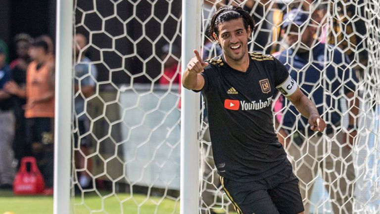 Carlos Vela festeja un tanto con LAFC 