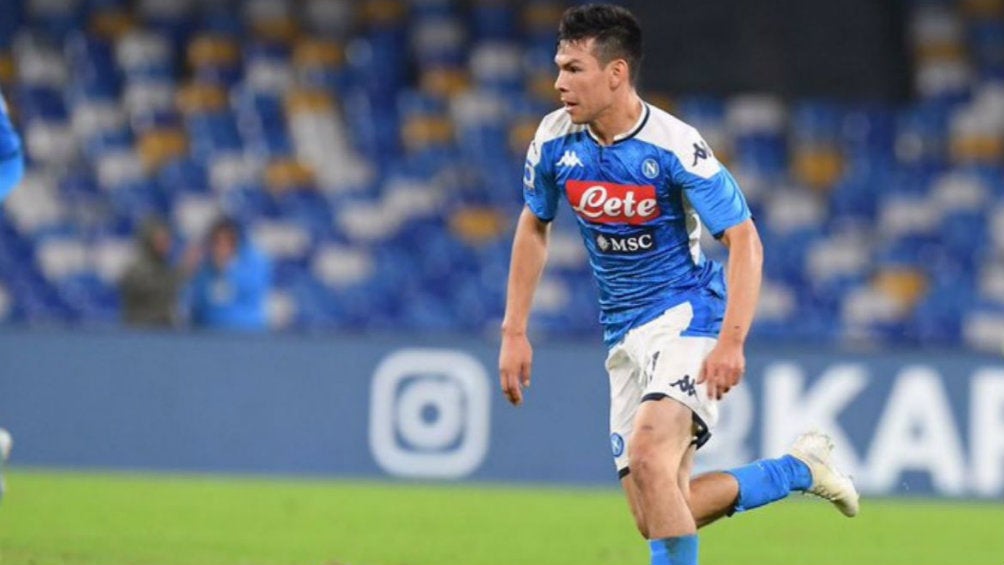 Lozano en el juego ante Genoa