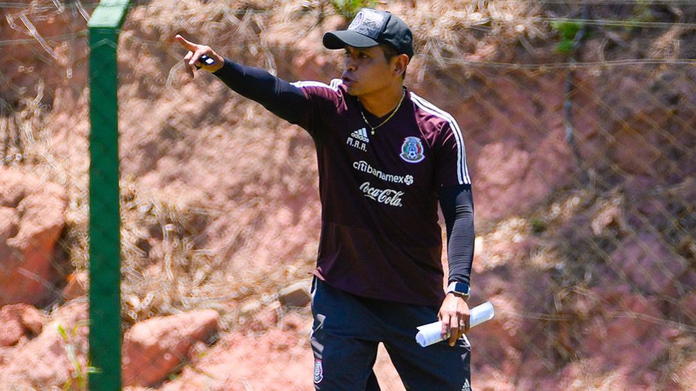 Marco Antonio Ruiz en un entrenamiento del Tri Sub 17