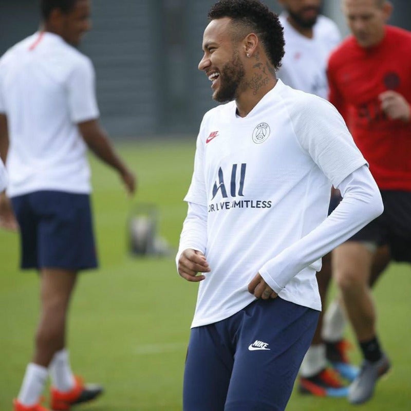 Neymar en un entrenamiento con el PSG