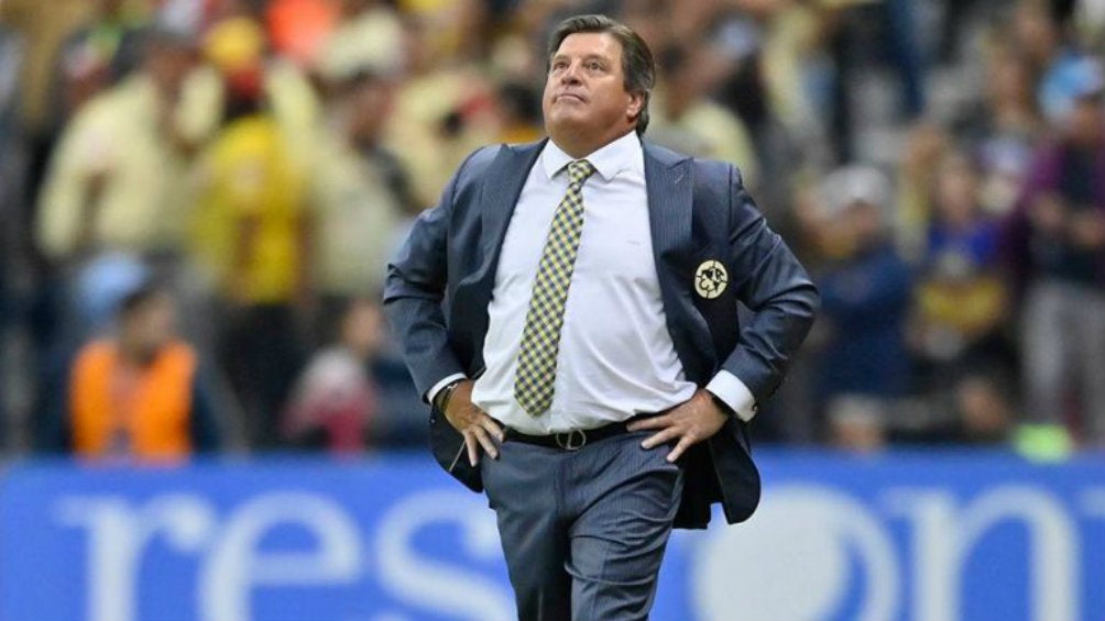 Miguel Herrera en el partido contra Cruz Azul 