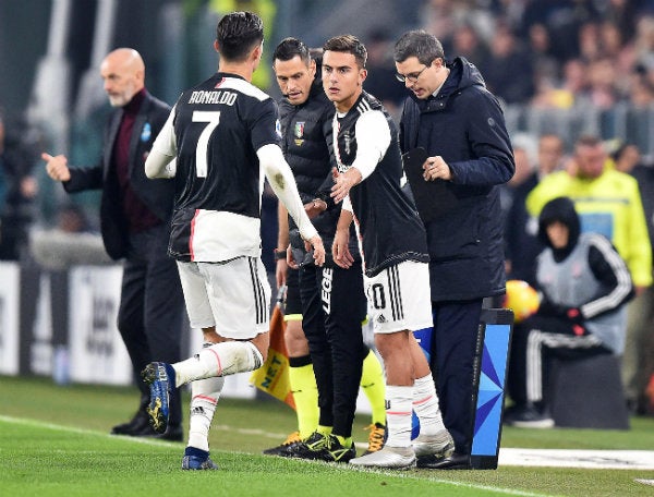 Momento de la salida de Cristiano Ronaldo por Paulo Dybala