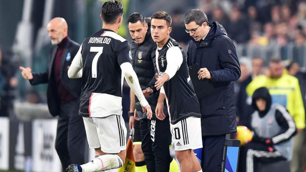 Dybala ingresando a la cancha por Cristiano