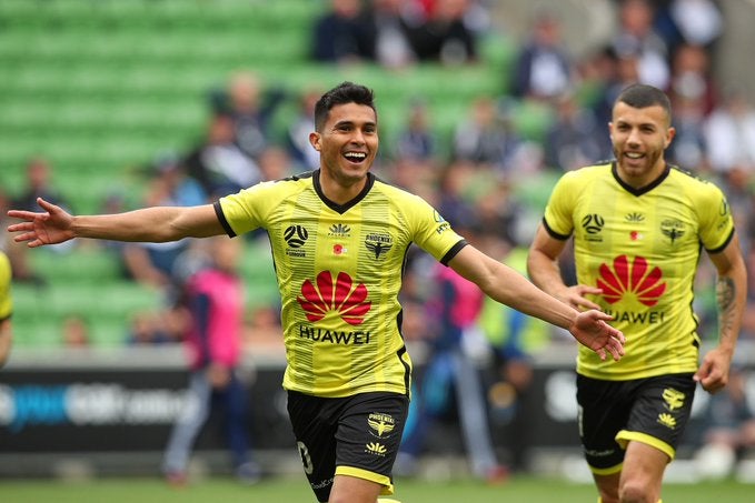 Ulises Dávila celebrando gol