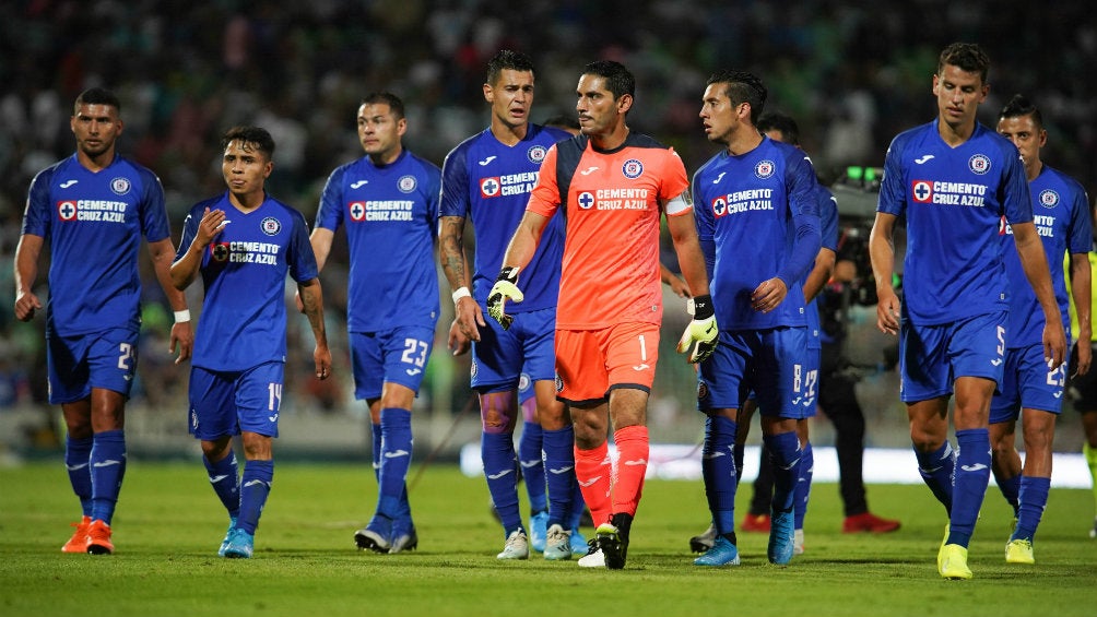 Jugadores del Cruz Azul en el partido ante Santos