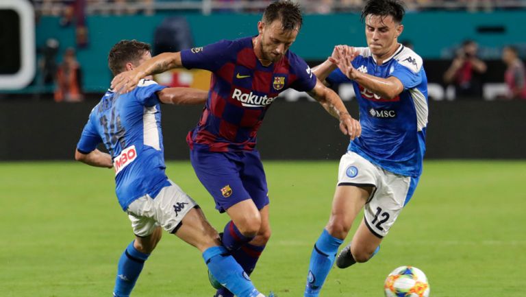 Ivan Rakitic conduce la redonda en juego contra Napoli